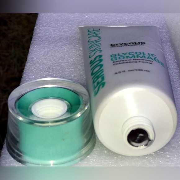 SERIOUS SKINCARE GLYCOLIC Retexturizing Renewal Exfoliating Facial Cleanser - Picture 5 of 6